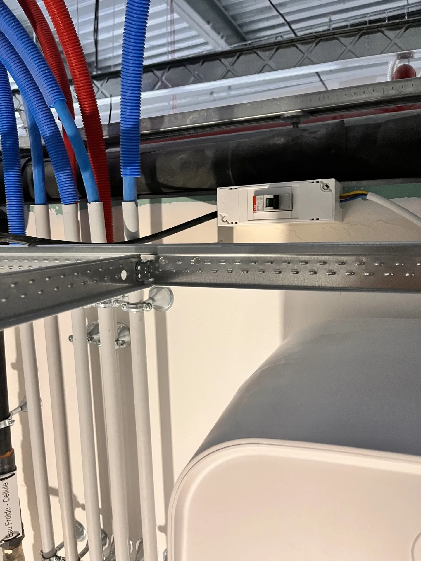 Réseaux d’eau en faux plafond